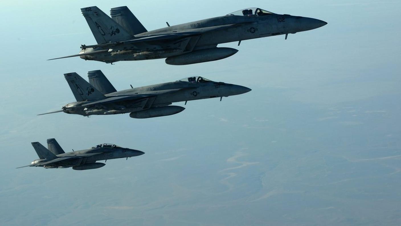 Gli aerei USA della coalizione internazionale anti-IS