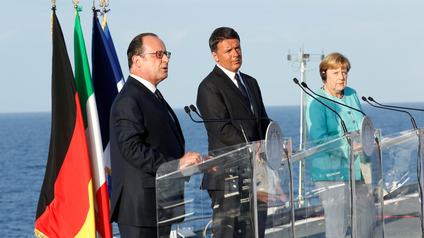 François Hollande, Matteo Renzi e Angela Merkel durante la conferenza stampa