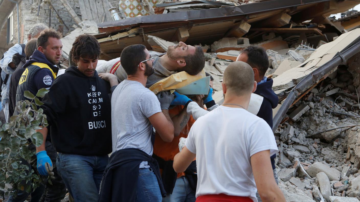 Soccorritori al lavoro nelle Marche