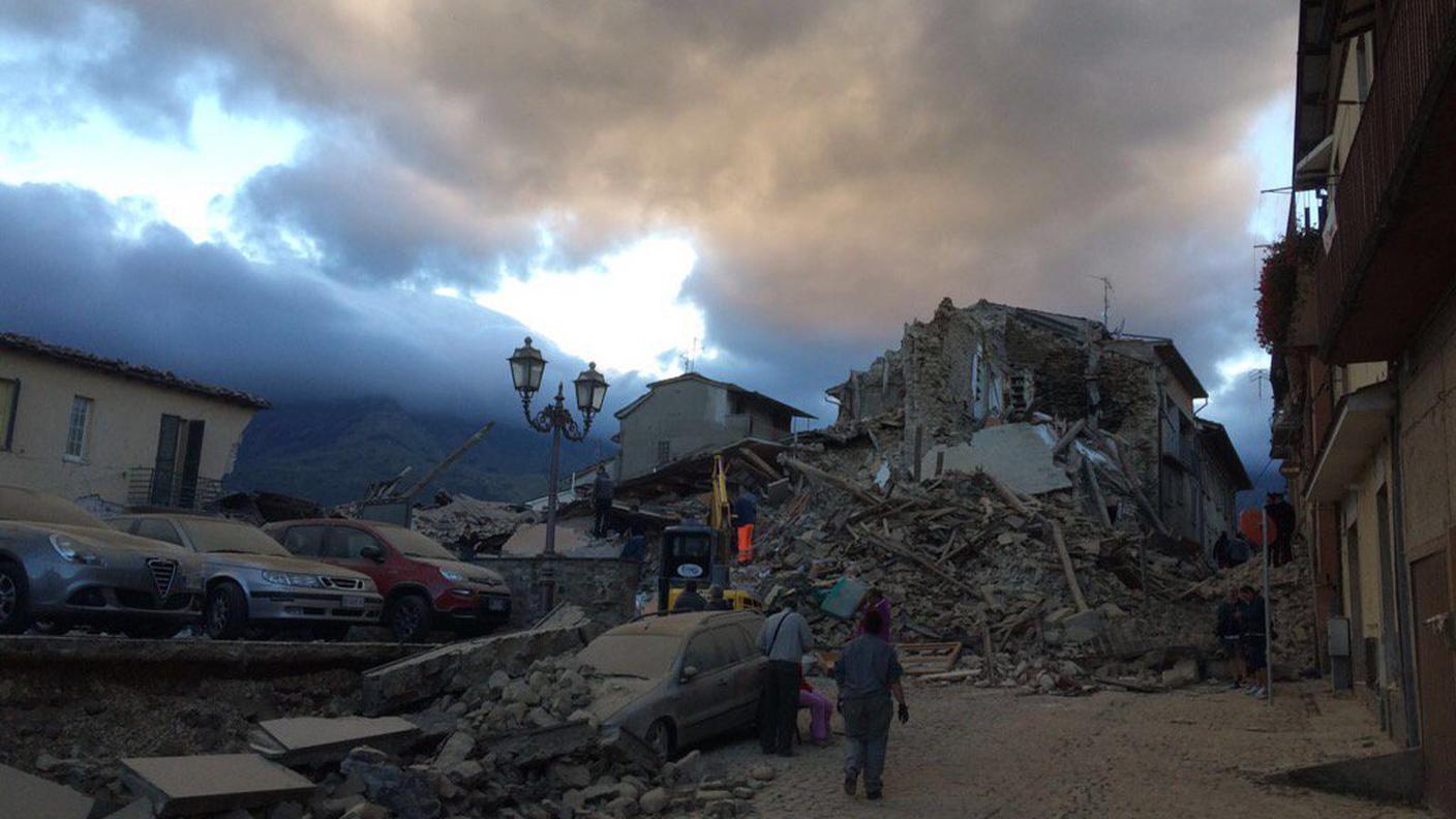 La terra trema nel centro Italia