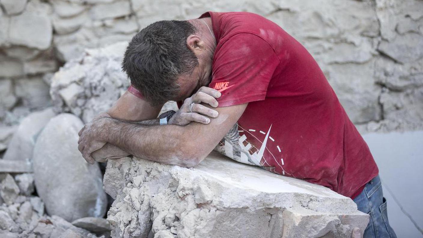 Disperazione tra le rovine di Amatrice