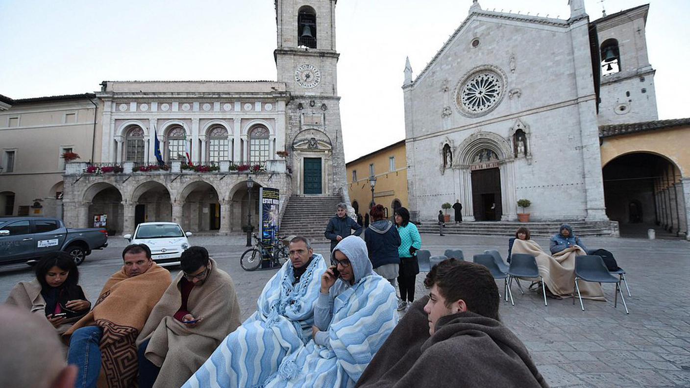 Notte fuori dopo il sisma a Norcia