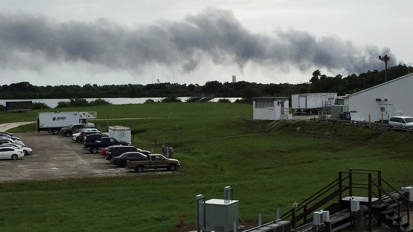 La colonna di fumo proveniente dalla rampa di lancio