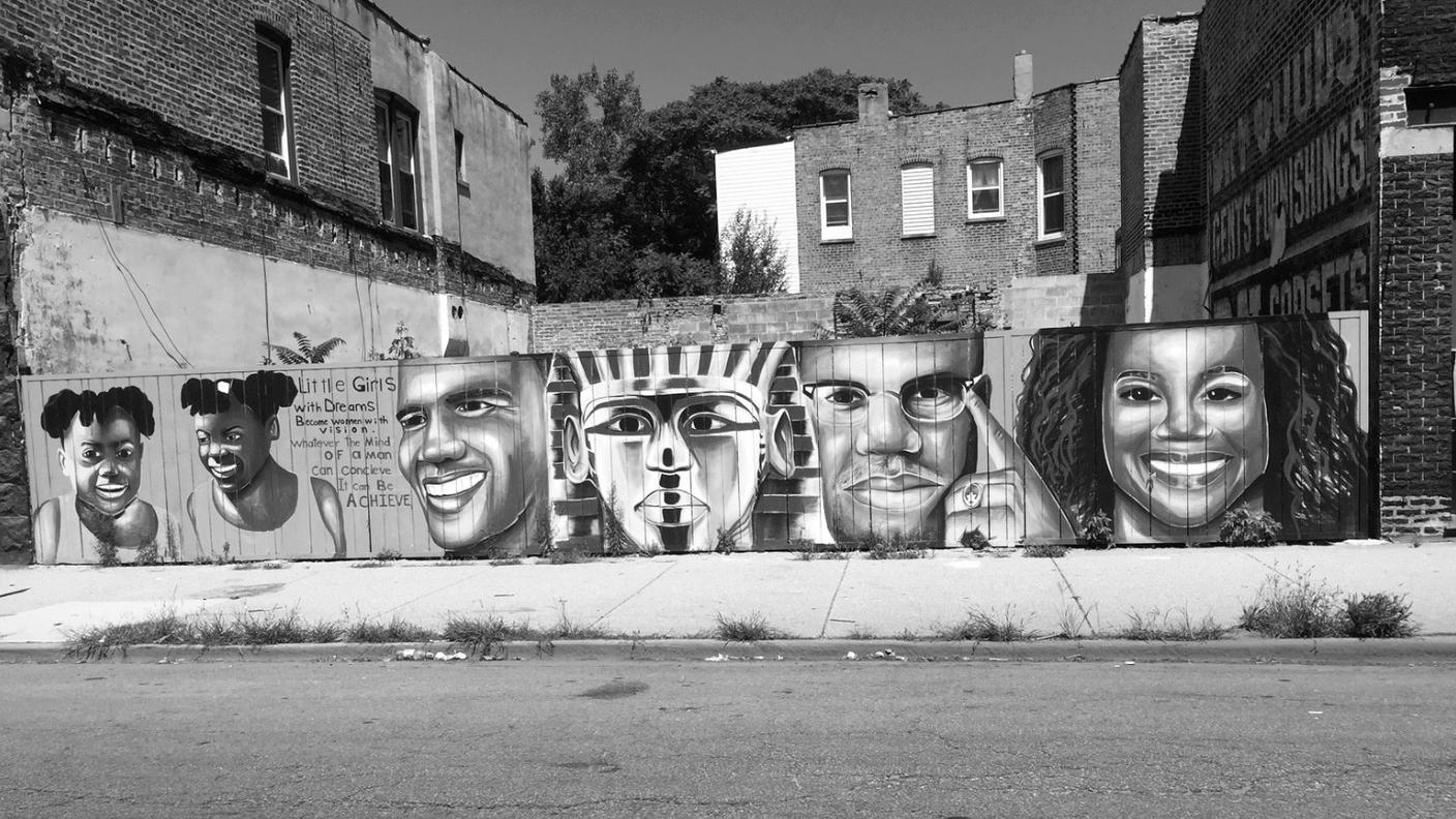 Un murales nella zona sud di Chicago, dove vive gran parte della comunità afro-americana. I neri sono un terzo dei residenti ma oltre il 75% delle vittime della violenza.
