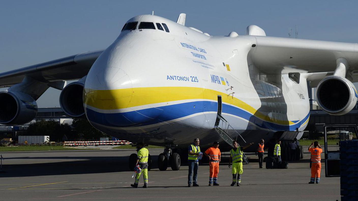 Il gigante è lungo 84 metri e può trasportare 250 tonnellate di merci a 850 km orari