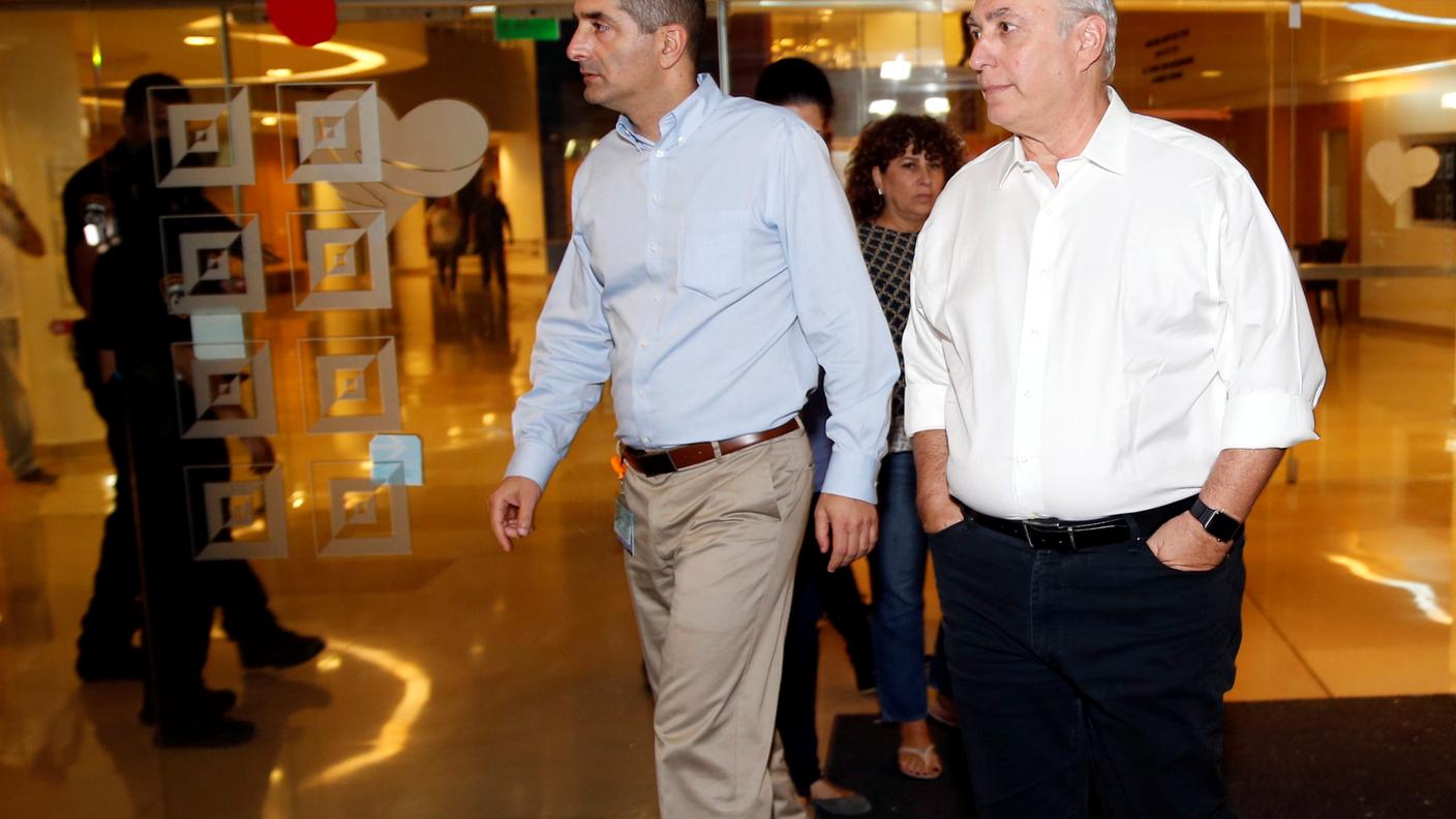 Il figlio Chemi Peres (a destra) all’ospedale