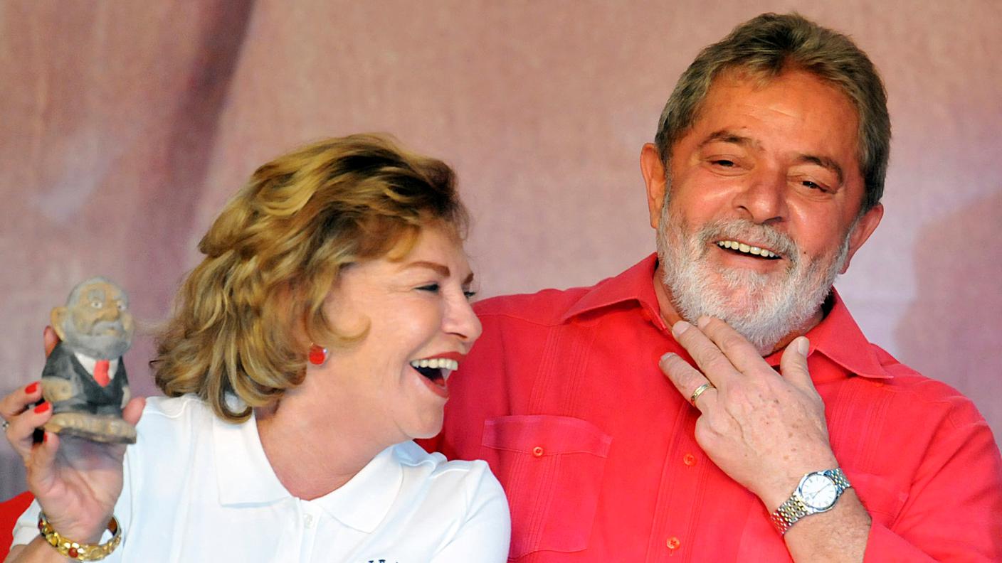 L'ex capo di Stato e la moglie Marisa Leticia nel 2010