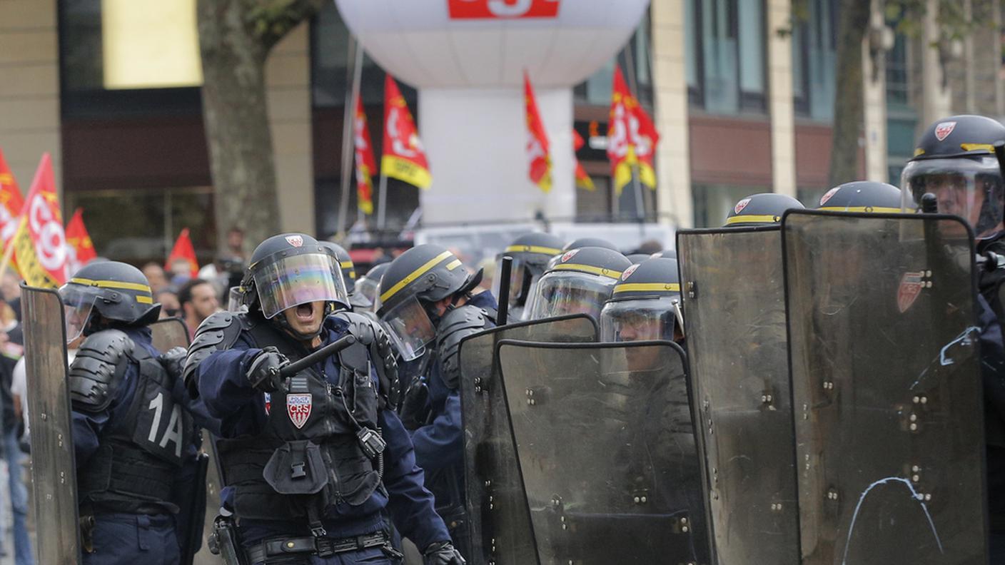Manifestazioni contro la legge sul lavoro: scontri a Parigi