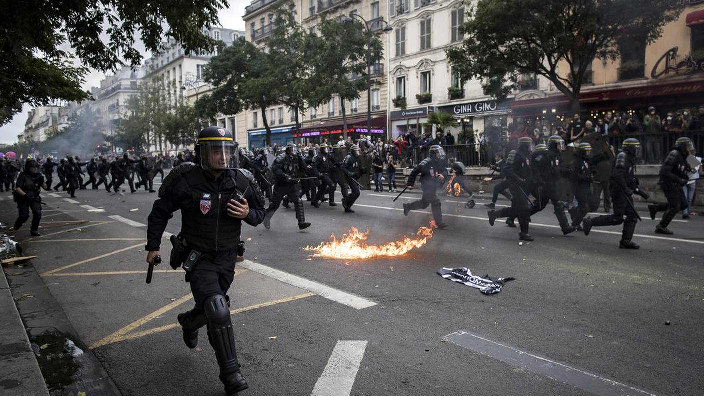 Manifestazioni contro la legge sul lavoro: scontri a Parigi