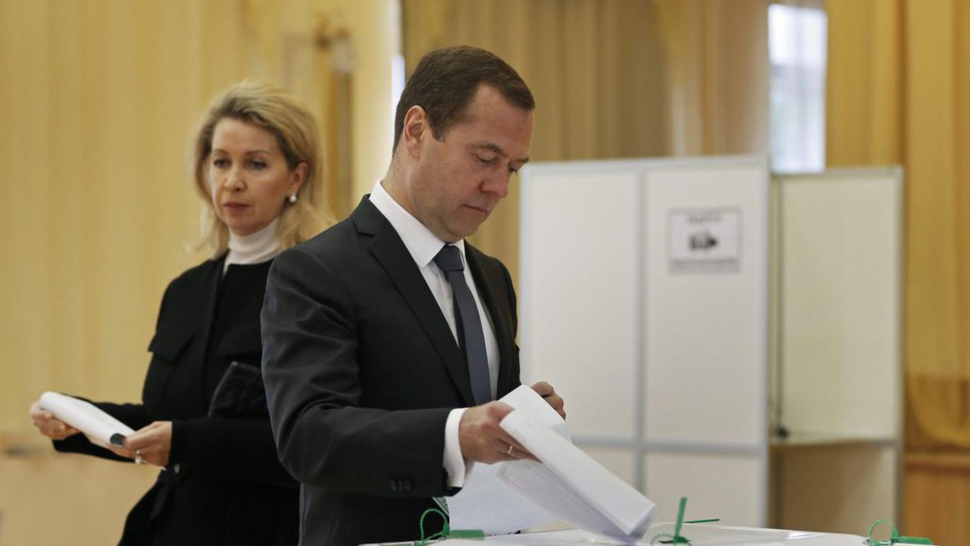 Il premier russo Dmitry Medvedev al voto
