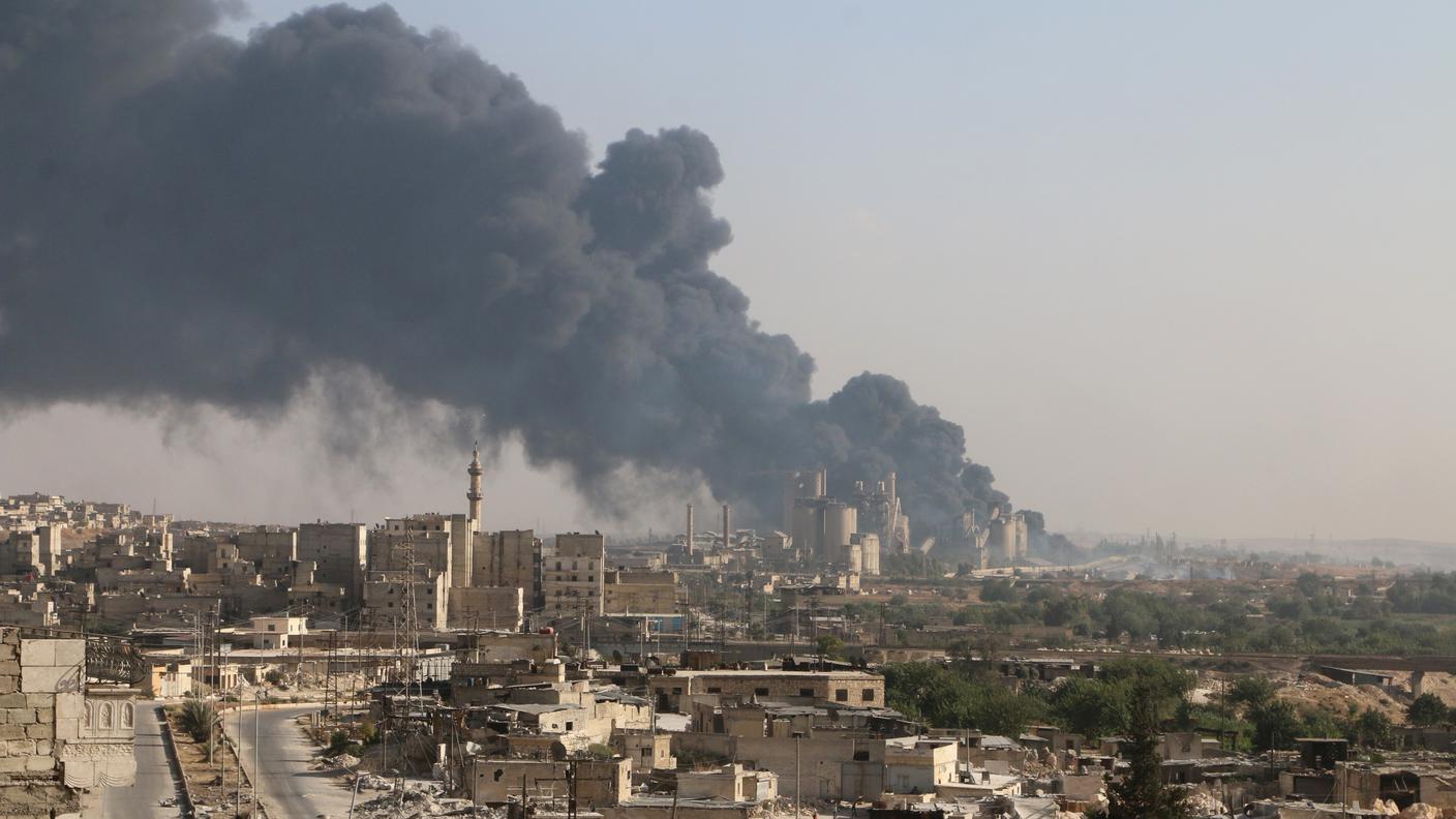 Ancora raid sulla città siriana, epicentro della crisi umanitaria