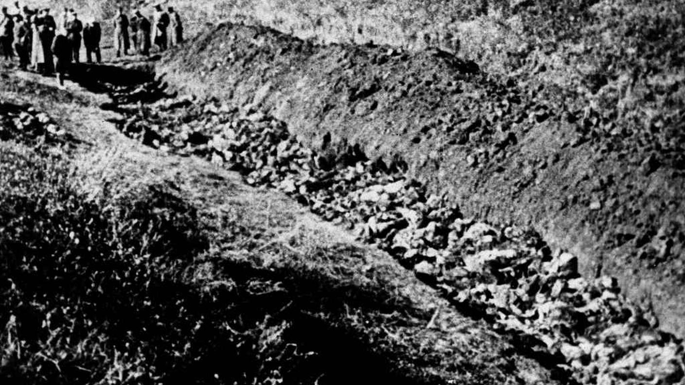 Una delle fosse comuni scoperte dall'Armata Rossa durante la sua avanzata nel 1944