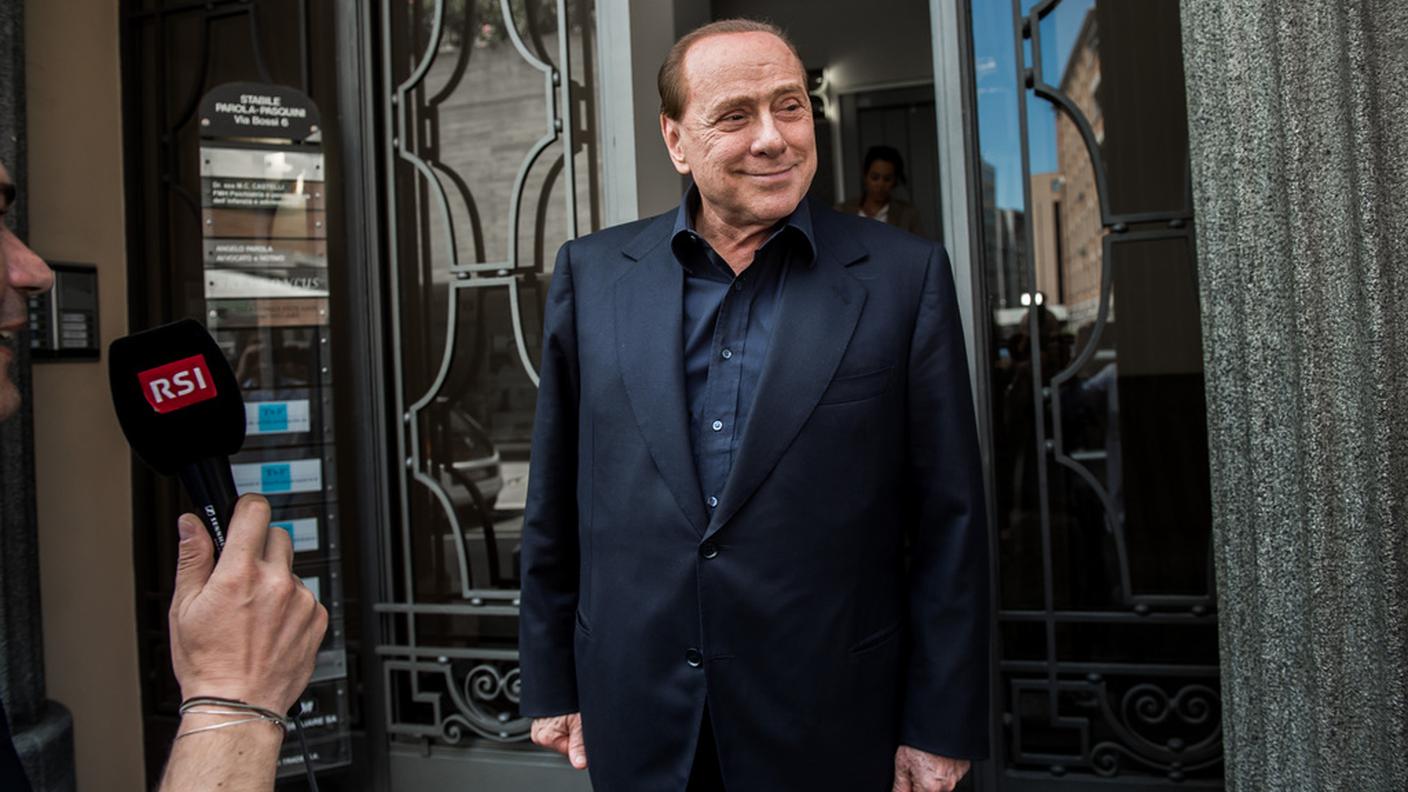 Silvio Berlusconi immortalato a Lugano