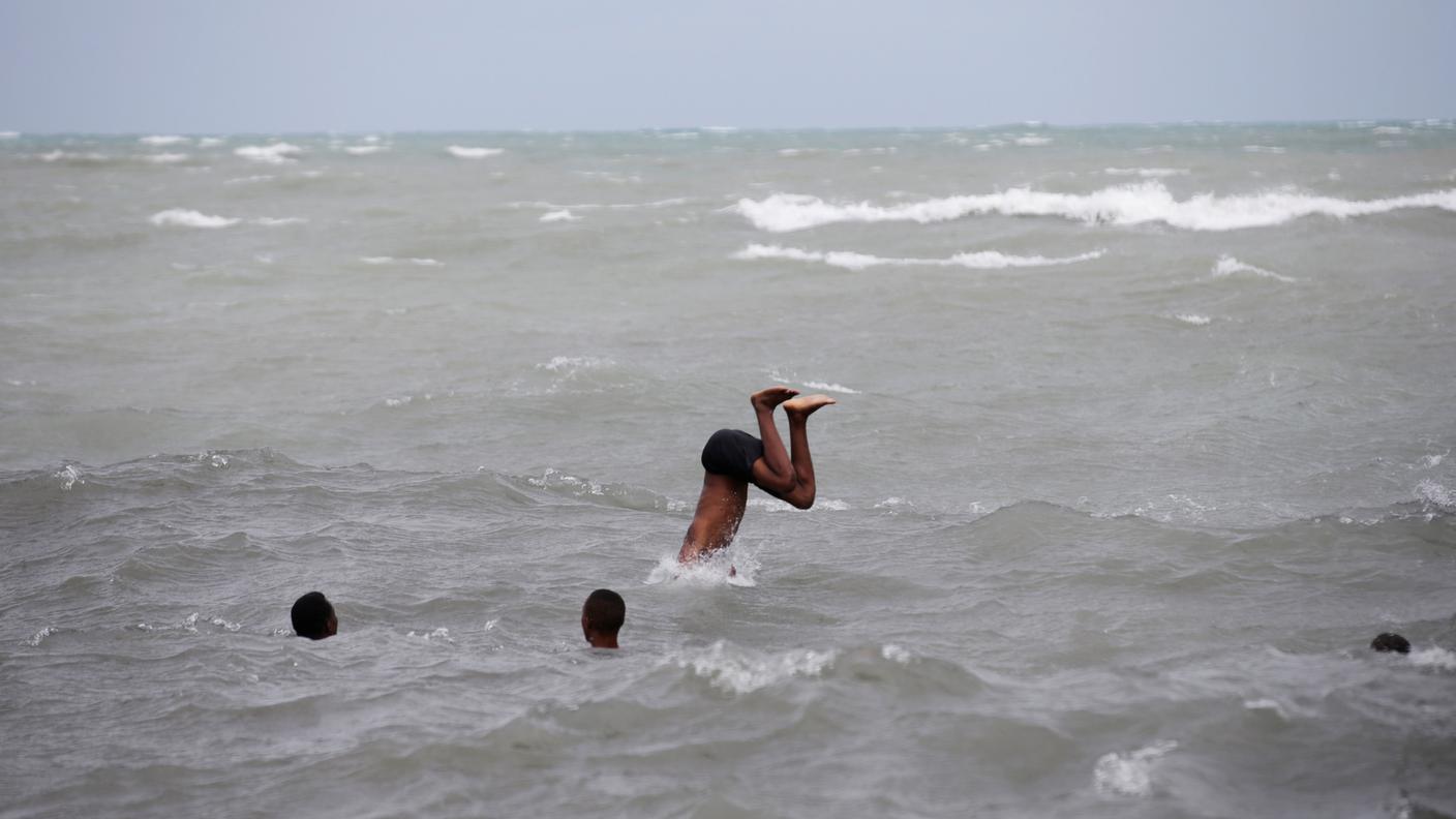 Les Cayes (Haiti): un bagno nell'oceano prima dell'arrivo di Matthew