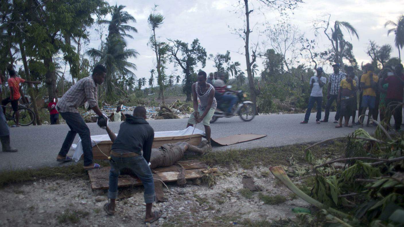 Morte e devastazione ad Haiti per il passaggio dell'uragano Matthew