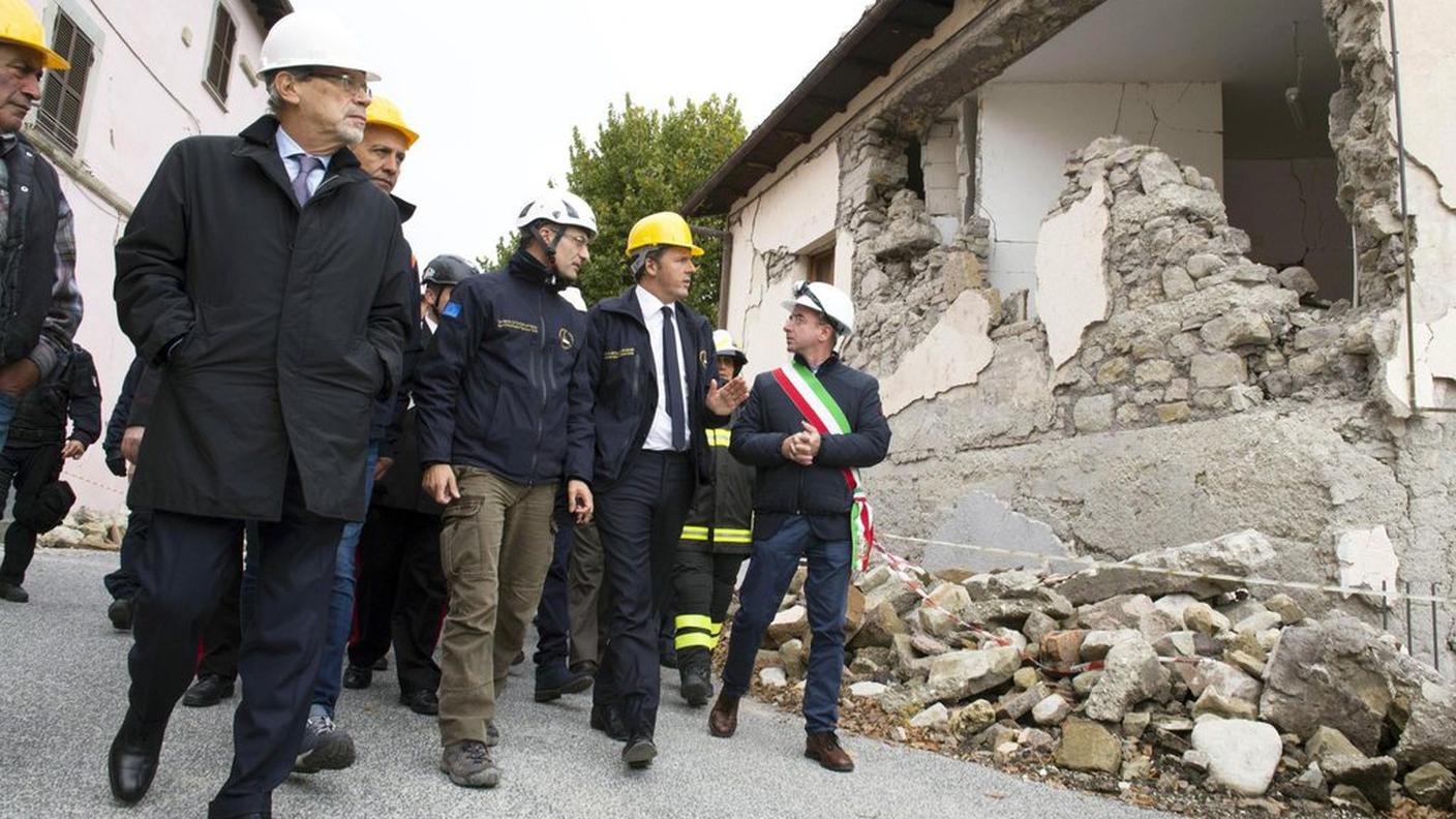 Il presidente del Consiglio Matteo Renzi era in visita nelle zone terremotate