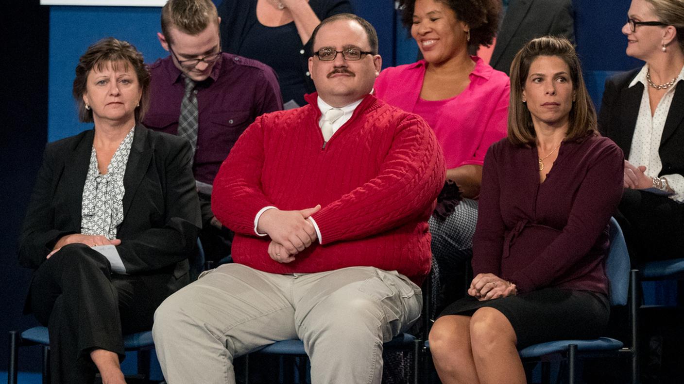 Ken Bone si è fatto notare con il suo pullover rosso