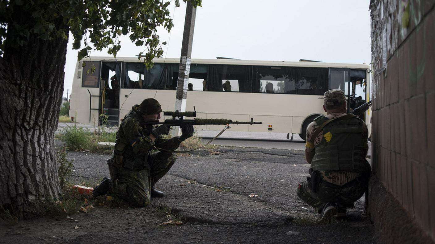 Soldati ucraini schierati vicino a Donetsk