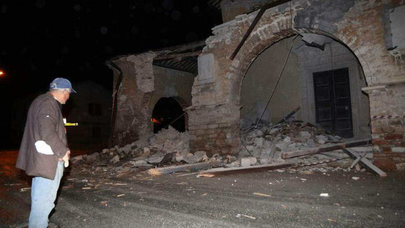 Terremoto, forti scosse in centro Italia