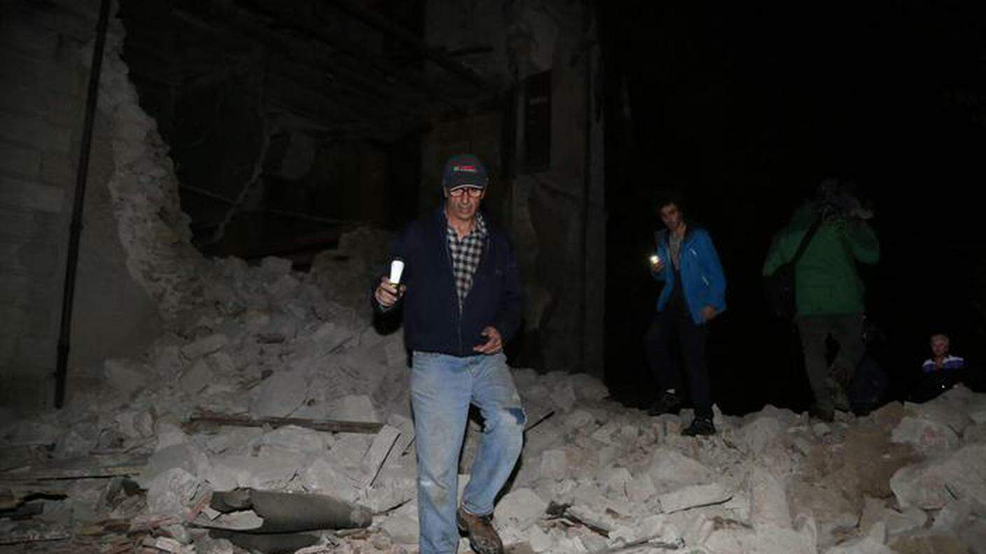 Terremoto, forti scosse in centro Italia