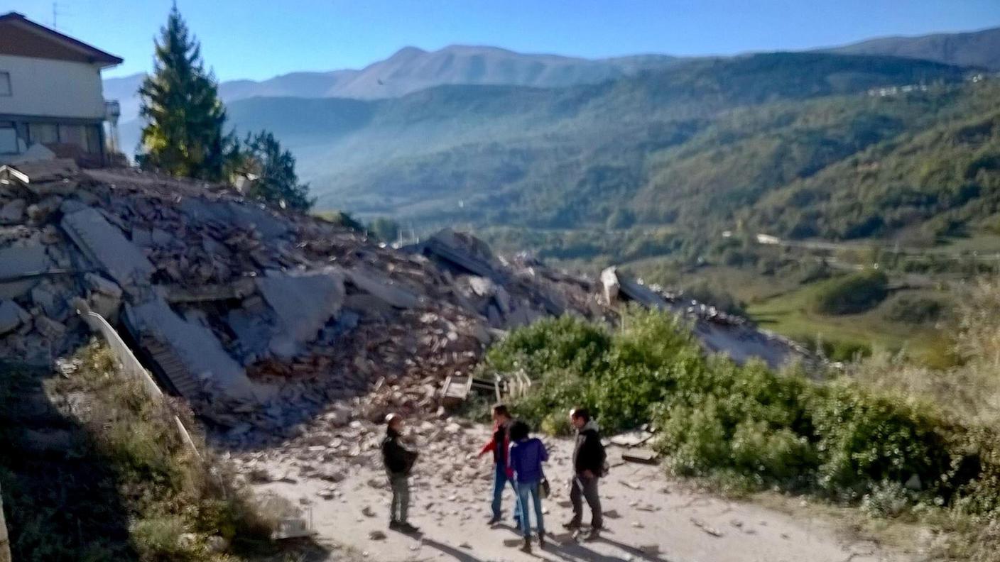 Un edifico crollato in via Cola dell'Amatrice a L'Aquila 