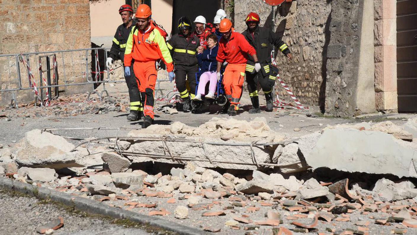 Soccorritori in azione a Norcia