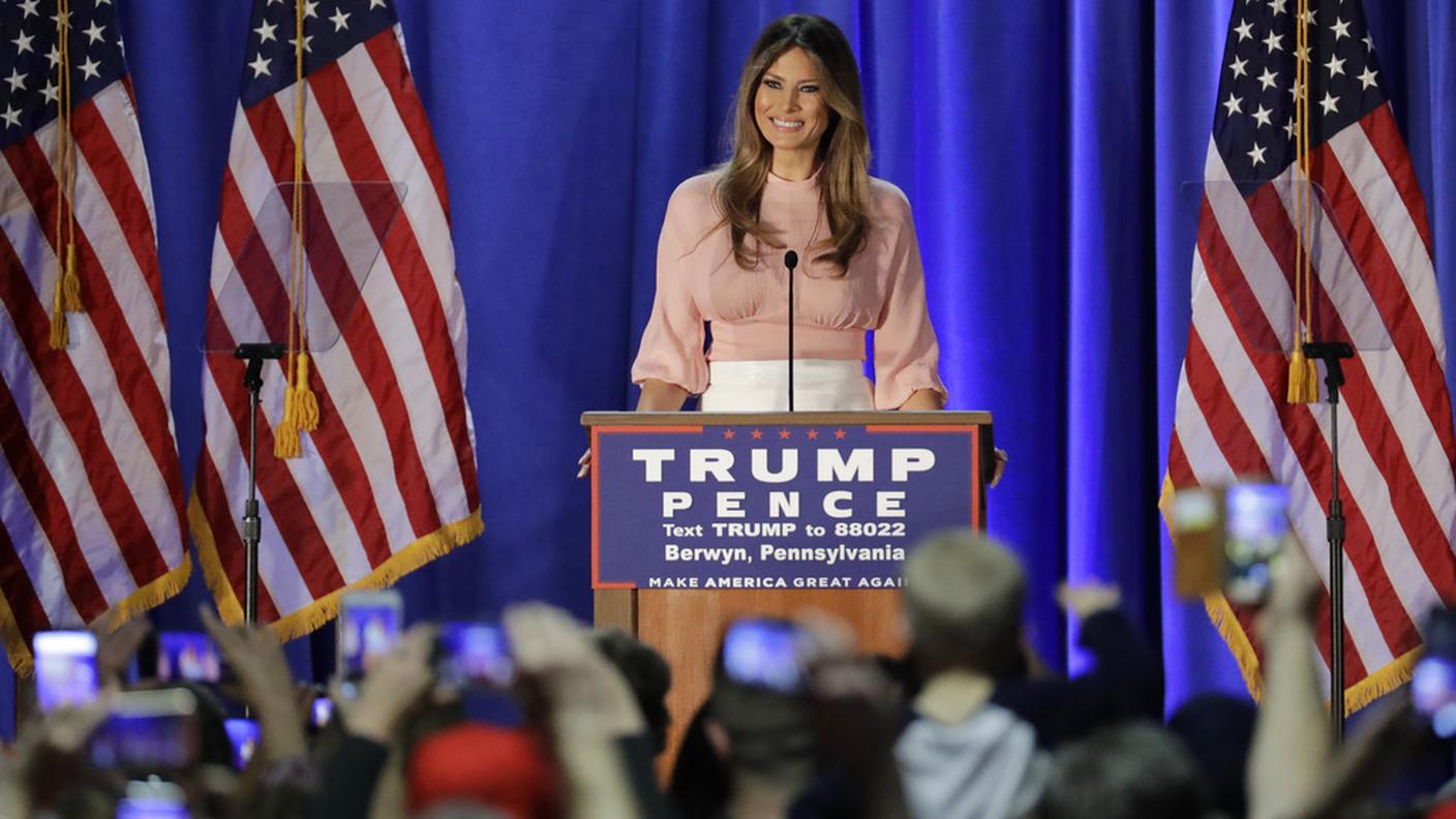 Melania Trump impegnata nel suo discorso a Filadelfia
