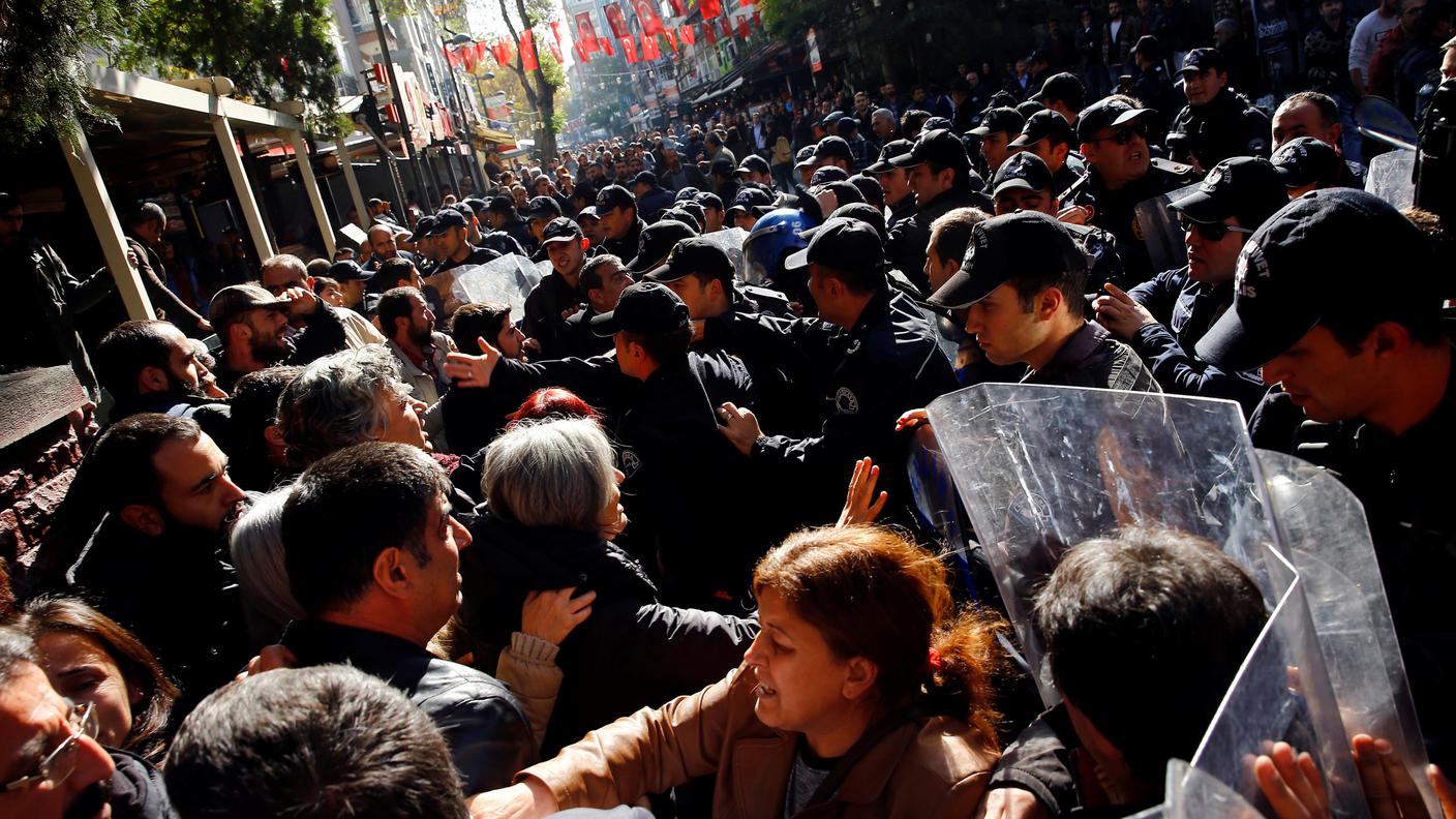 Scontri tra manifestanti e polizia in Turchia (EBU)