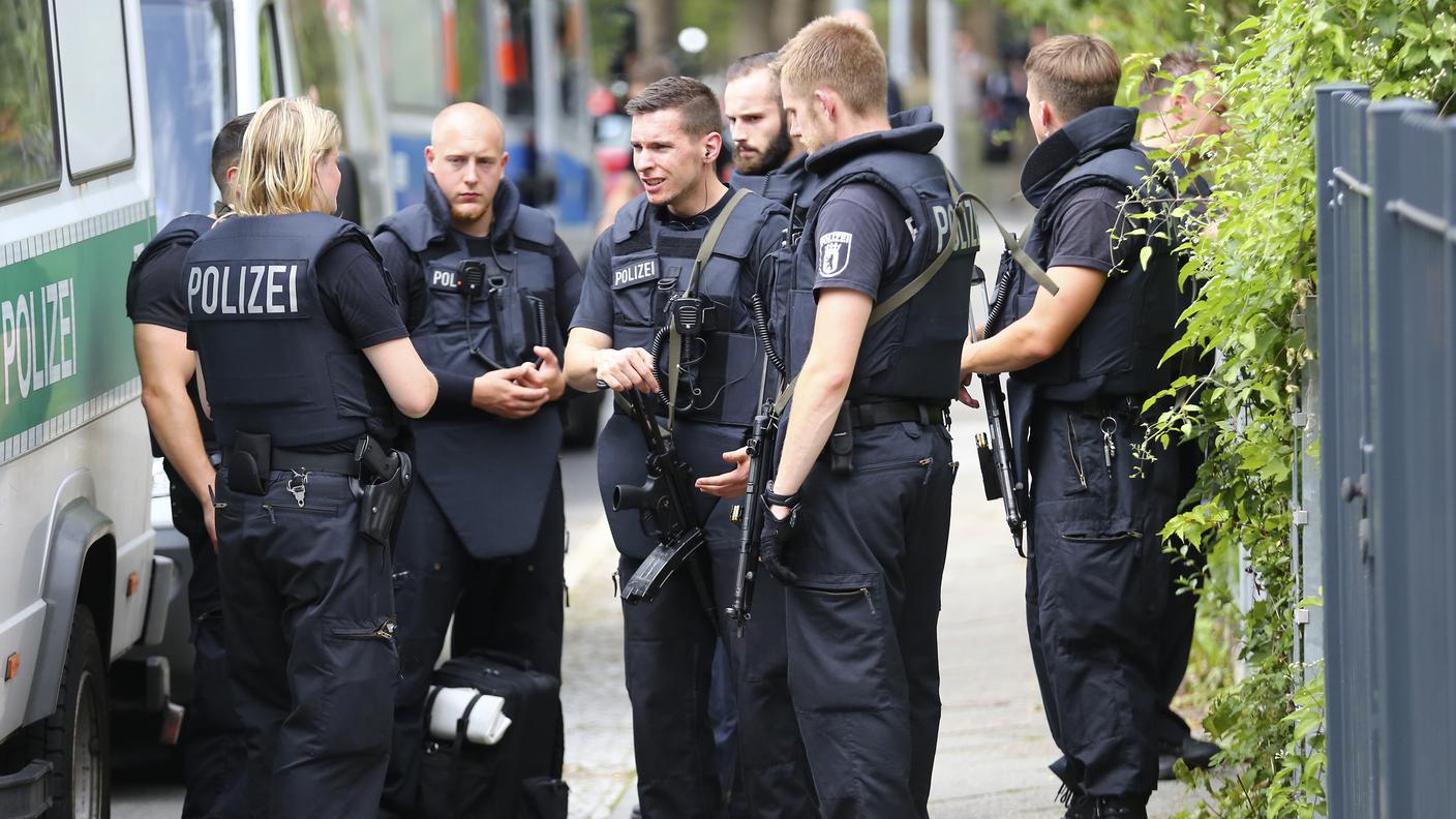 Agenti in azione dopo mesi di indagini