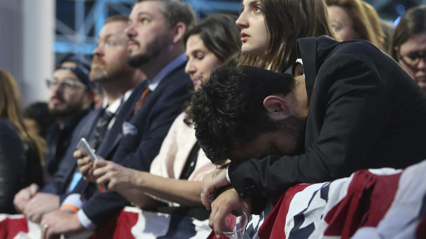 I sostenitori democratici attendono in vano Hillary   