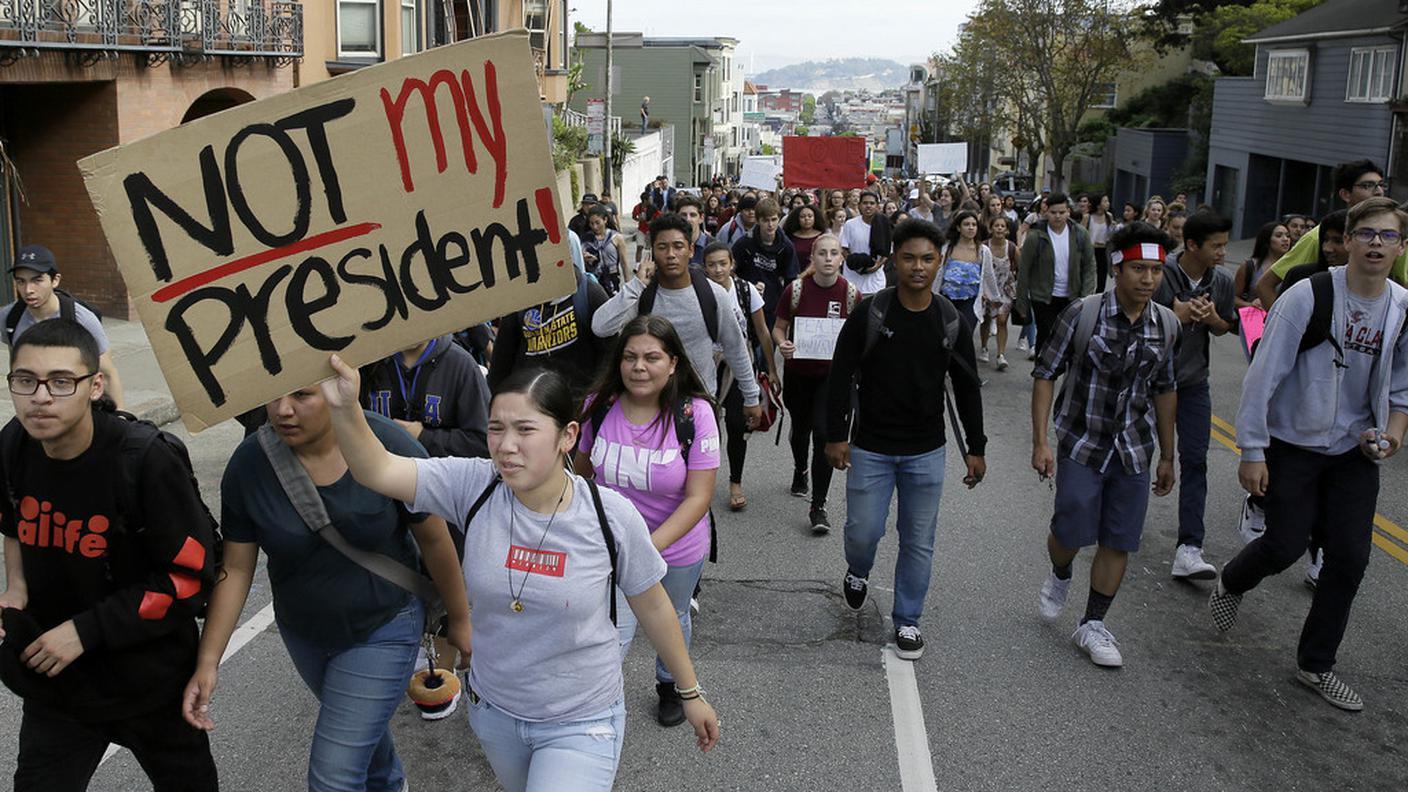 Manifestanti a San Francisco