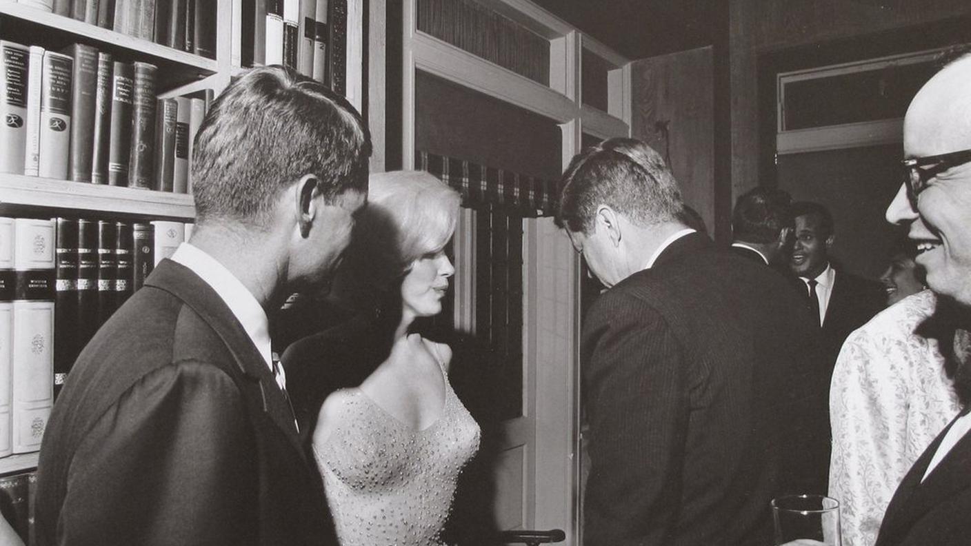 La celebre diva con il vestito andato all'asta