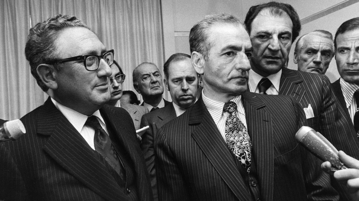 Gli anni del primo shock petrolifero: a Zurigo, nel febbraio del 1975, per colloqui con lo scià iraniano Reza Pahlevi, allora saldamente al potere