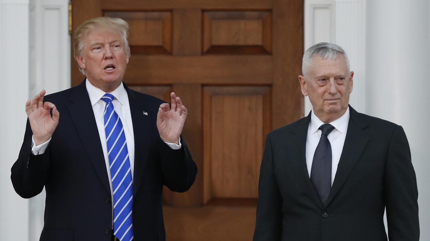 Il presidente Trump con l'ex generale dei marine James Mattis, soprannominato Mad Dog