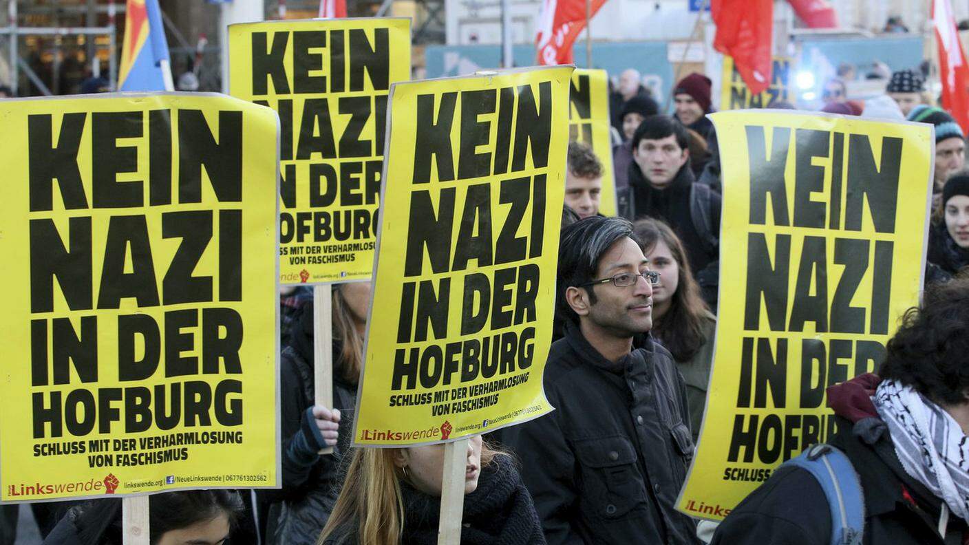 La manifestazione di sabato contro l'elezione di Norbert Hofer