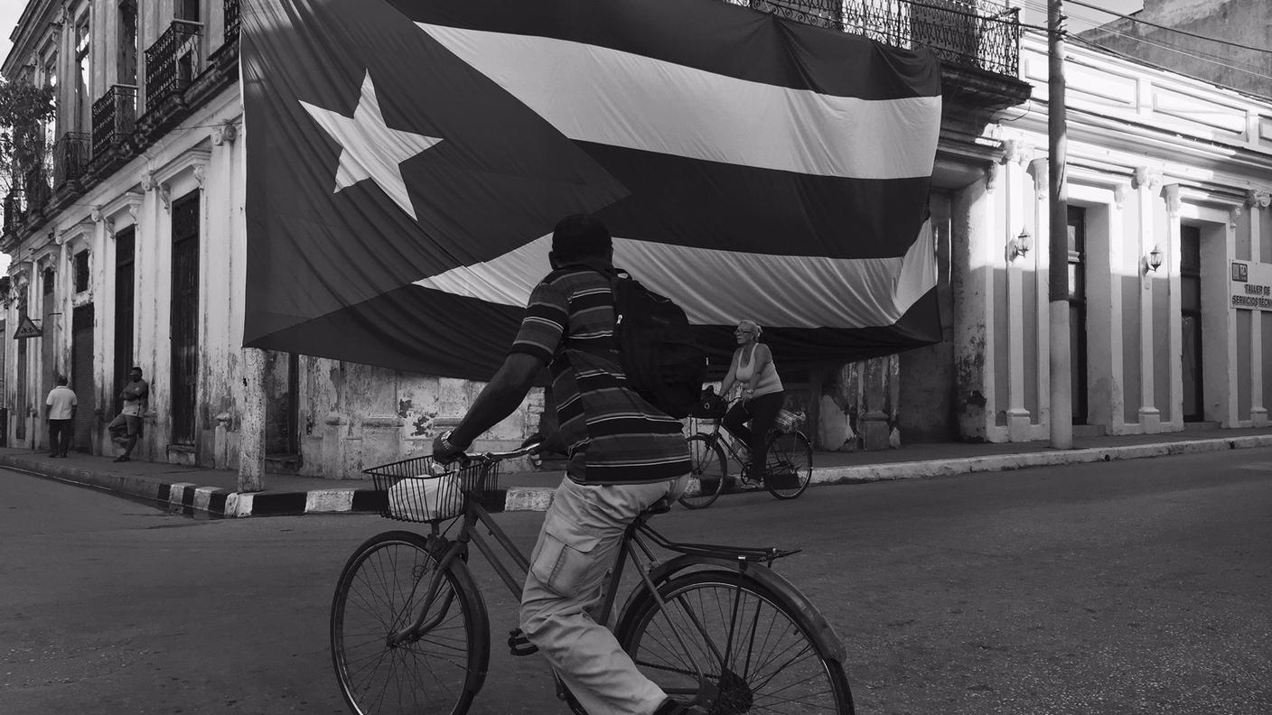 STELLE E STRISCE Sul futuro di Cuba pesano diverse incognite. Dopo la normalizzazioone con Washington voluta da Obama, Donald Trump minaccia di interrompere il nuovo corso tra Cuba e USA