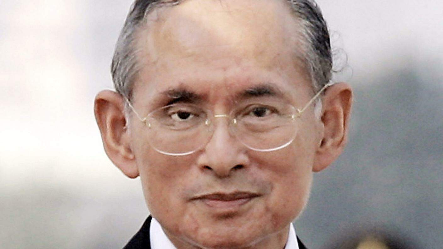 13 ottobre: il re di Thailandia Bhumipol Adulyadej