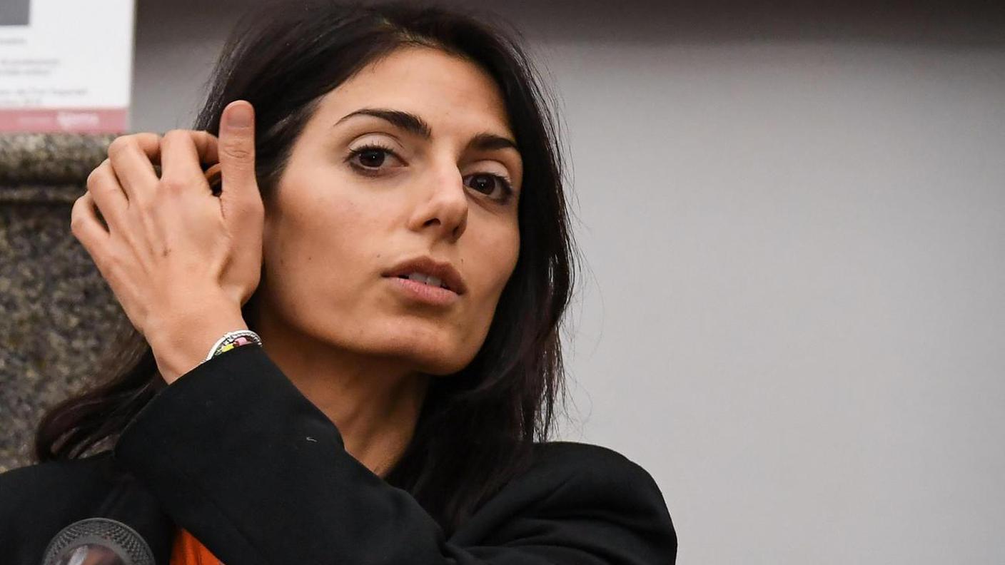 Dal Movimento 5 Stelle cresce la pressione perché Virginia Raggi si dimetta