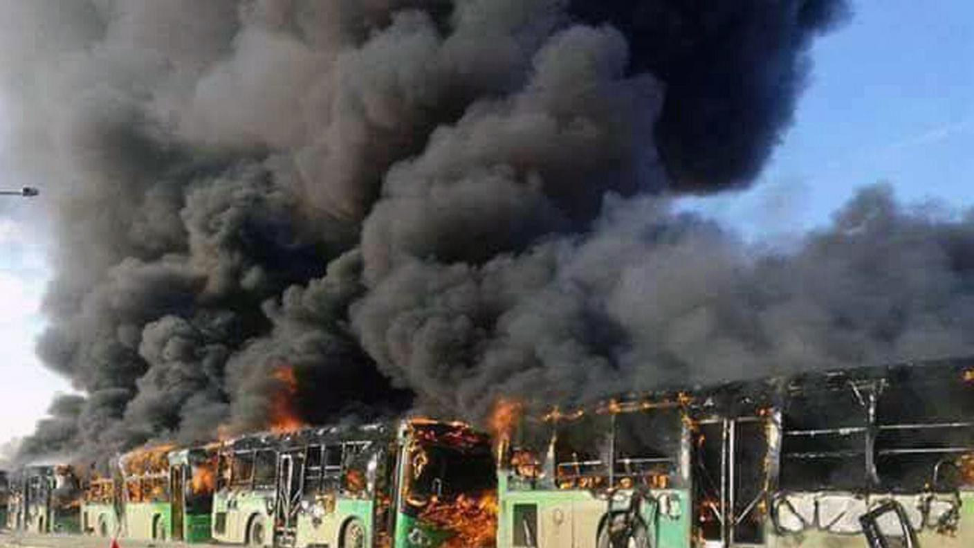 Bruciati i torpedoni che avrebbero dovuto evacuare due villaggi vicino ad Aleppo
