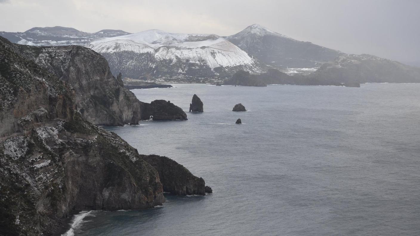Le isole Eolie sotto la neve