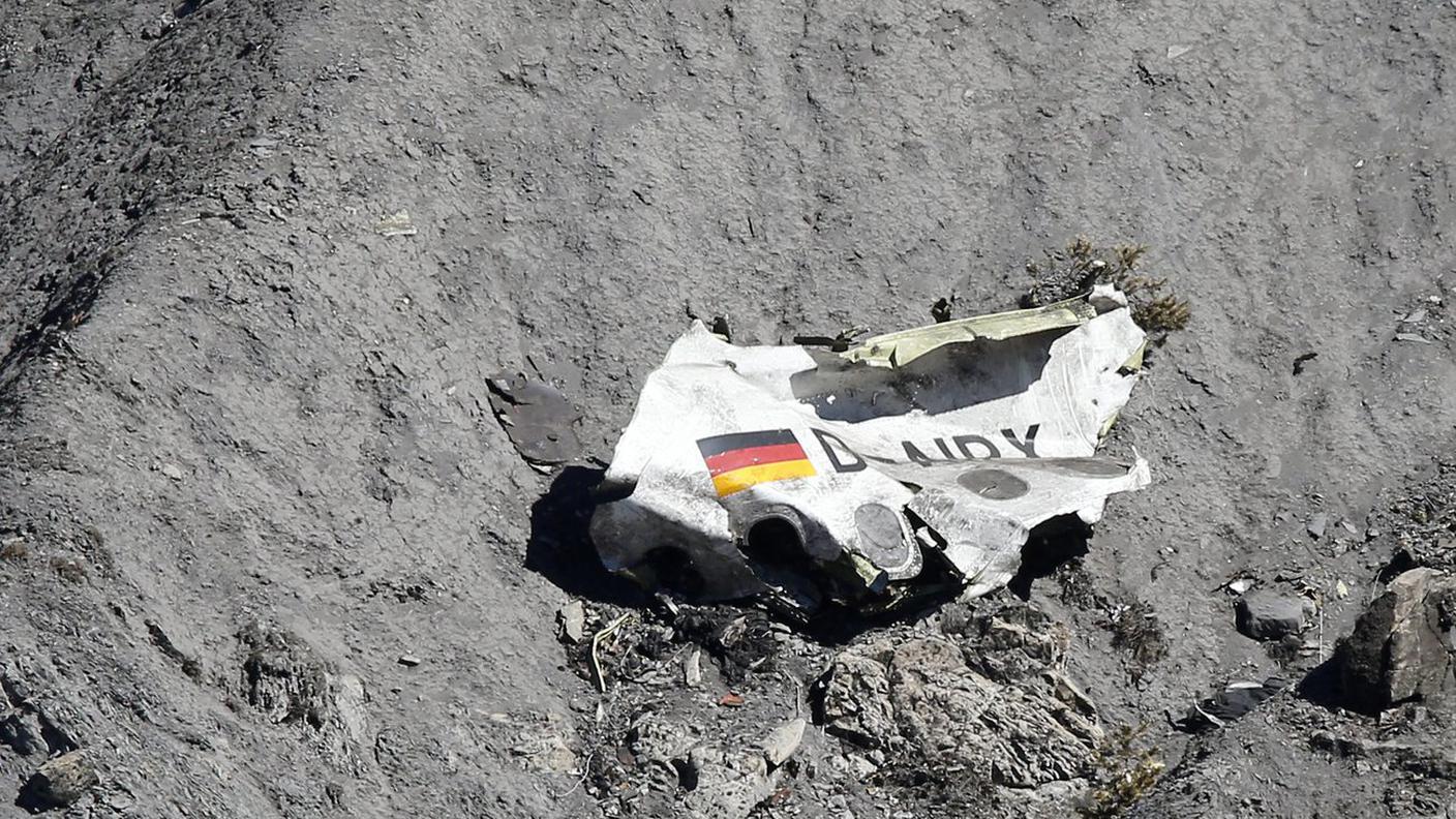 I resti dell'aereo, fatto schiantare deliberatamente dal copilota Lubitz sulle Alpi francesi nel 2015