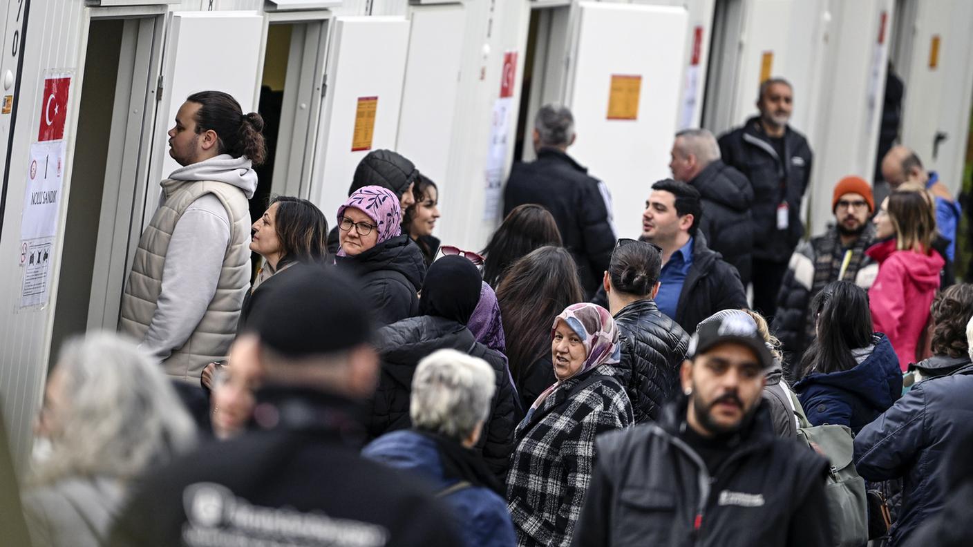 Cittadini turchi in coda per votare a Berlino