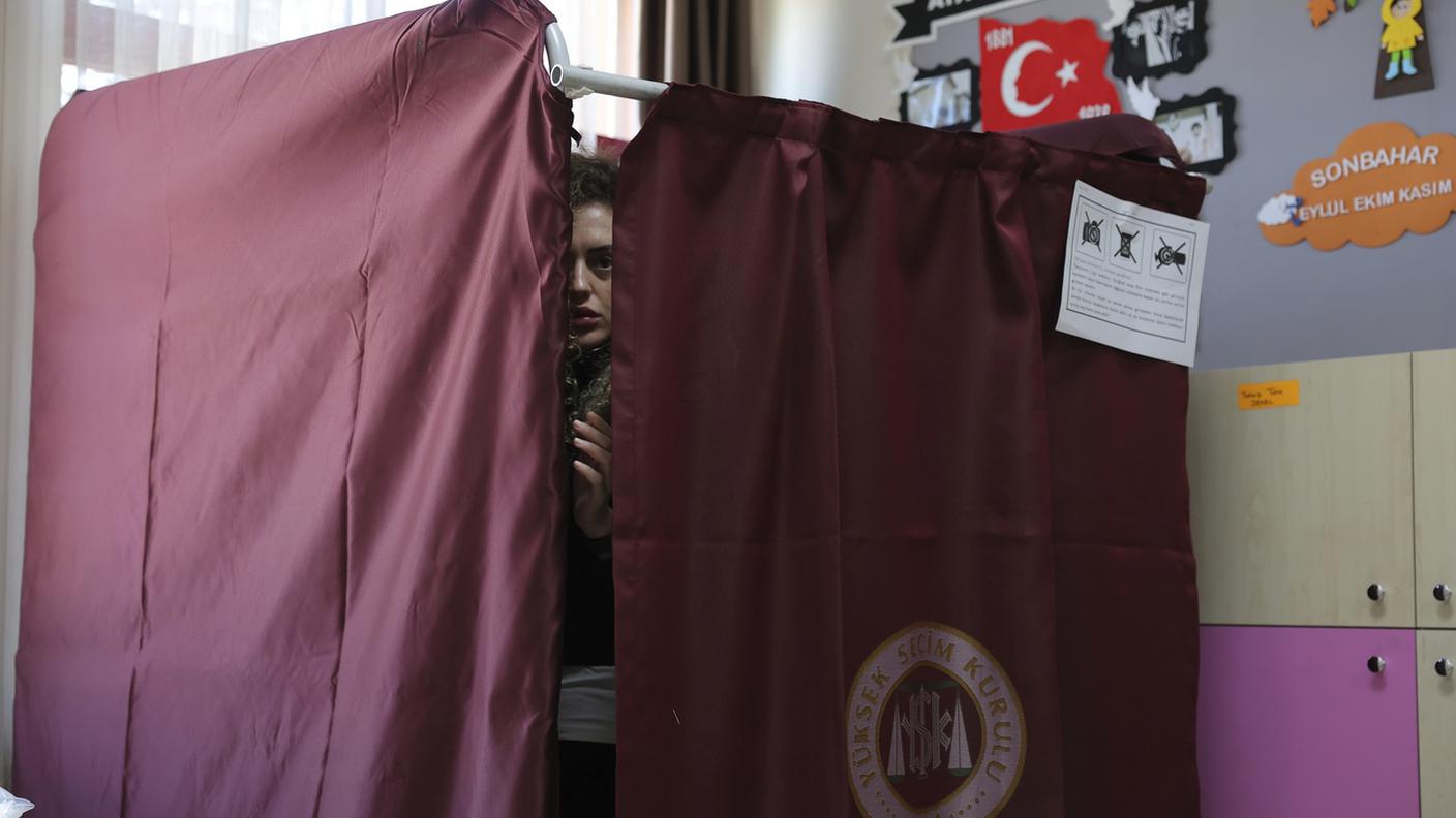 Seggi aperti per le elezioni in Turchia