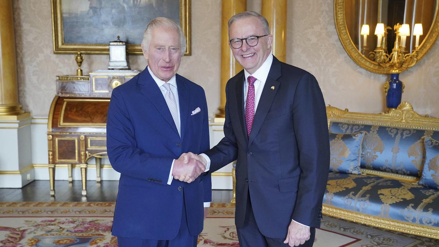 L'incontro fra il premier australiano Anthony Albanese e Carlo III il 2 maggio a Buckingham Palace