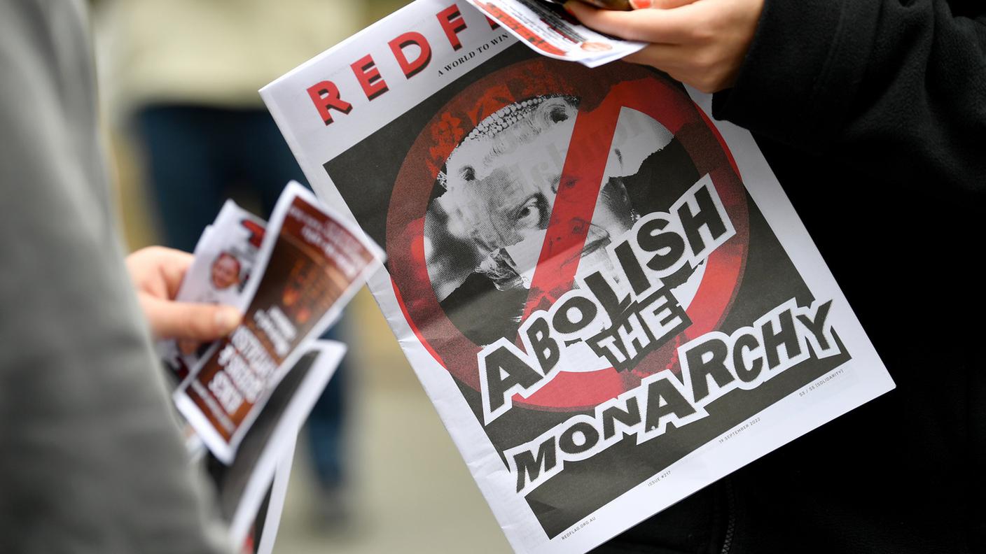 Una protesta antimonarchica nel 2022 a Sydney