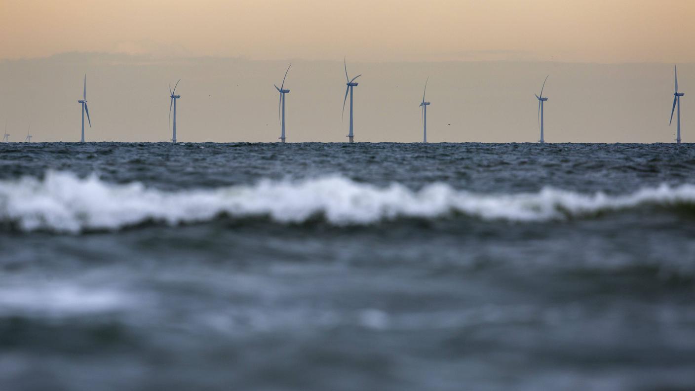 Un parco eolico al largo di Egmond aan Zee, nei Paesi Bassi