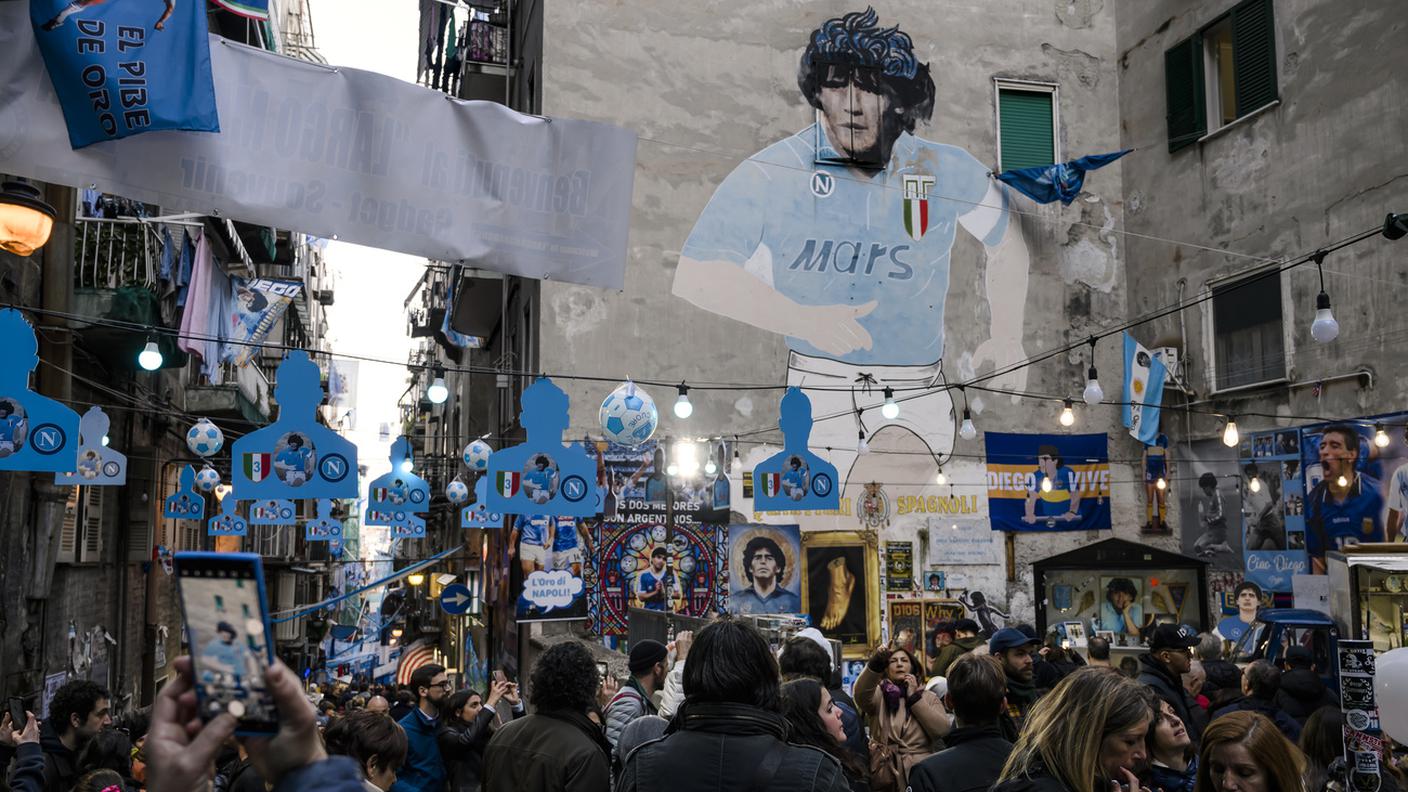 La città di Napoli che alla fine di aprile si preparava a festeggiare lo scudetto