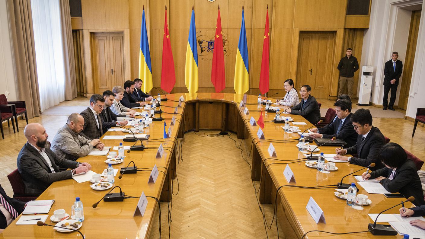 L'incontro tra le delegazioni ucraina e cinese a Kiev mercoledì