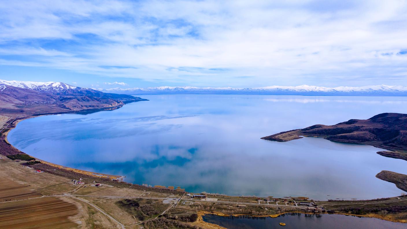 Il lago Sevan in Armenia, dove si è riusciti a invertire la tendenza