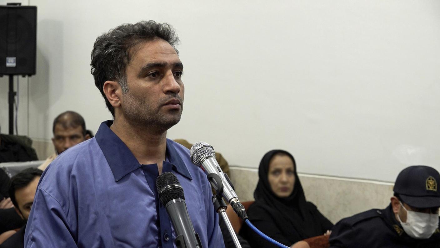 Saeed Yaghubi, uno dei tre uomini giustiziati oggi, qui ripreso durante lo svolgimento del processo a suo carico, a inizio gennaio